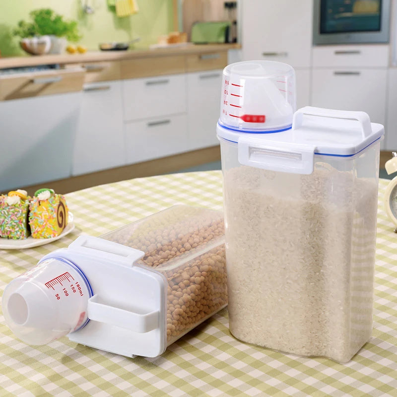 Airtight pet food storage container – photo 3
