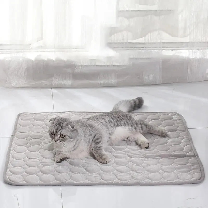 Pet cooling mat for cats and small dogs – photo 3
